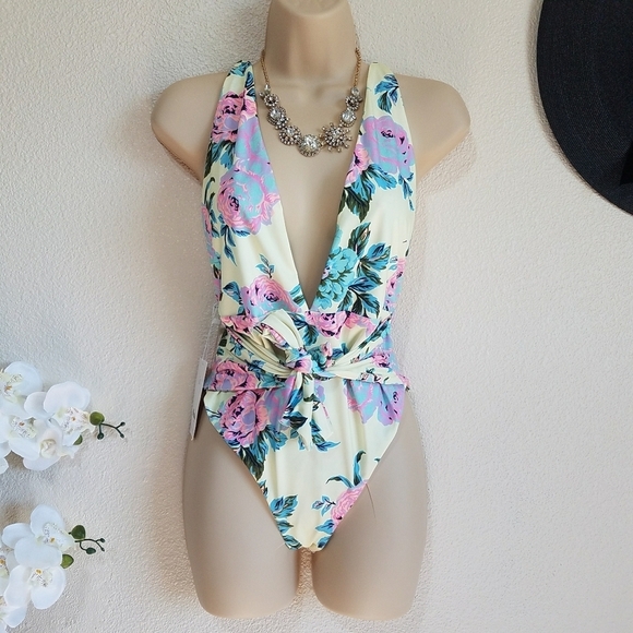 Maaji Bouquet Mc Dreamy Plunge One Piece